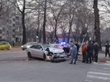 Жесток сблъсък на оживено кръстовище в Асеновград