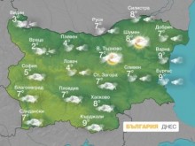Почивният ден ни посреща с облачно и леко дъждовно време