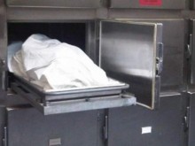 Абсурдно: Труп на българин чака в хладилник на о. Крит, а у нас се води жив