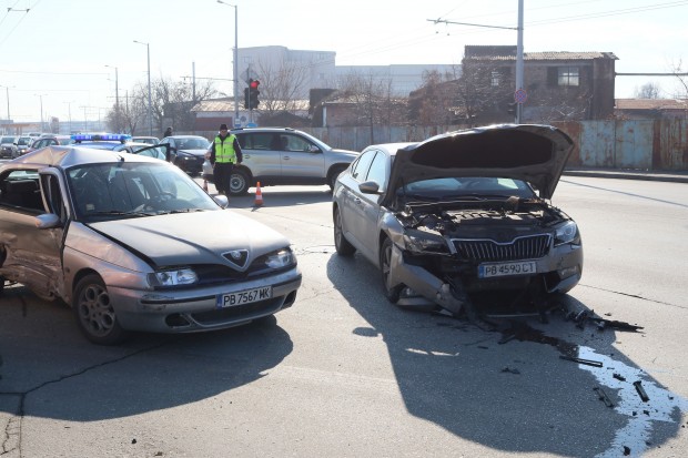 24 годишна шофьорка на Алфа Ромео е причинила катастрофата до надлез