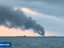 Продължава издирването на хора от двата запалили се кораба в Черно море