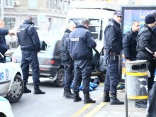 Натръшкаха подкупни полицаи при зрелищна спецакция