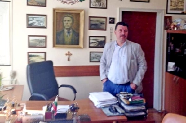 Флагман
На 55-годишна възраст почина легендарният бургаски полицай Стайко Манев, съобщава