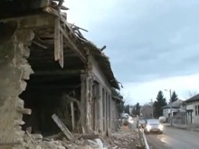 ТИР се вряза в къща