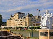Двама българи са в ареста в Скопие, снимали парламента