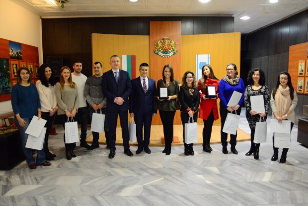 Кметът на Варна Иван Портних награди участниците в конкурса Да