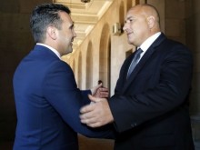 Самолетът на Заев кацна по спешност в София, той се прибра в Македония с 3 джипа и ескорт, изпратени от Борисов
