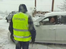 След снежното бедствие: Отвориха пътя Пампорово - Смолян