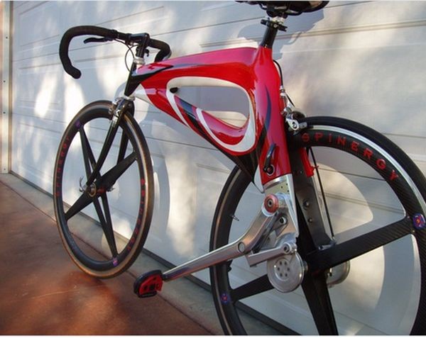 Велосипед на който не е нужно да въртиш педалите се