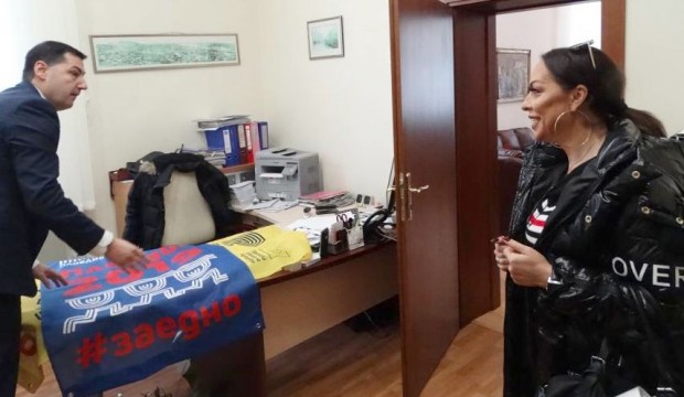Певицата Ивана отиде лично при кмета на Пловдив Иван Тотев