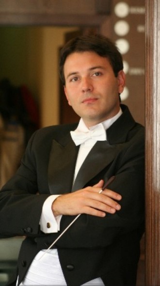 Младият и много успешен български диригент Кръстин Настев когото през