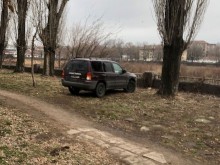Запален рибар опита да влезе с джипа си в Марица