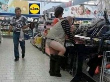 Lidl за снимката с разголения чичо: Не е правена в България!