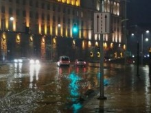 Пиян падна в подлеза до Министерски съвет, линейка се разкара напразно