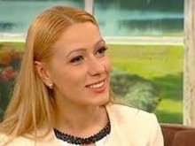 Лудо влюбена в тайнствен мъж е актрисата Деси Бакърджиева