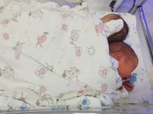 Сладури! 12 двойки близнаци се родиха само през януари в пловдивска болница!