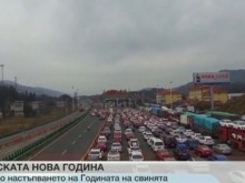 Тази нощ настъпва Годината на земната свиня, китайците луднаха