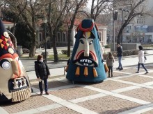 Гигантите на "Кукерландия" вече са на площад "Съединение"