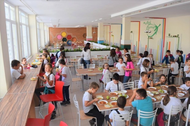 По инициатива на Община Бургас менютата в училищните столове ще