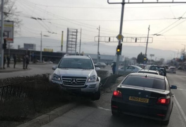 Катастрофа стана днес следобед на Коматевско шосе научи Plovdiv24 bg Мястото