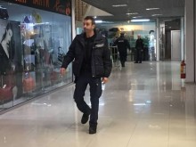 Змията влязла в тоалетната, докато там имало хора! Говори собственик на магазин!