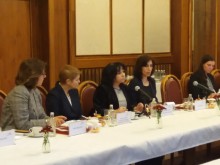 Над 15 въпроса зададоха европейските посланици на енергийния ни министър