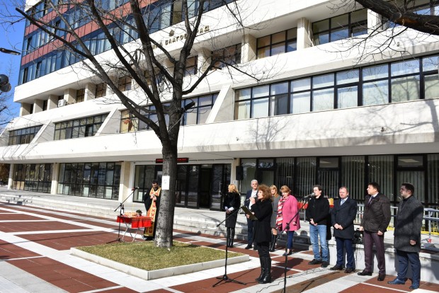 виж галерията
Кметът на Благоевград д-р Атанас Камбитов откри обновената  сграда