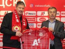 Любо Пенев почна с обещанията в ЦСКА, вижте екипа му