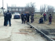 Жителите на Войводиново готови на нови протести, ромите се върнаха