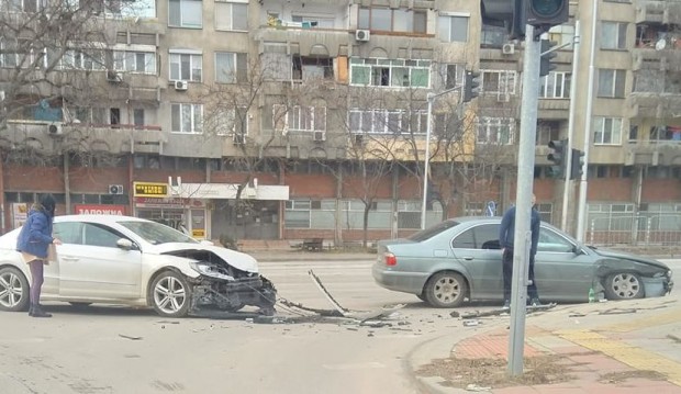 Катастрофа е станала преди минути на улица Васил Левски до