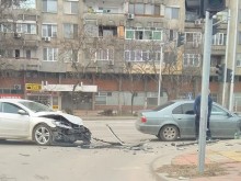 Катастрофа с два автомобила на ул."Васил Левски"