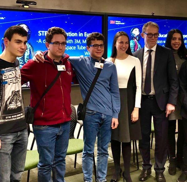 Трима българските ученици бяха сред победителите в проекта Space Tube