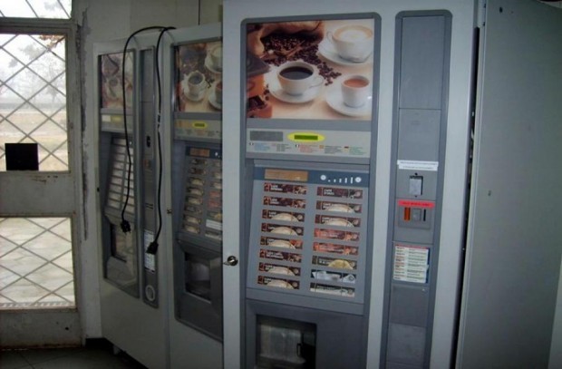 Хванатите да крадат монети от кафе машини преди дни  в