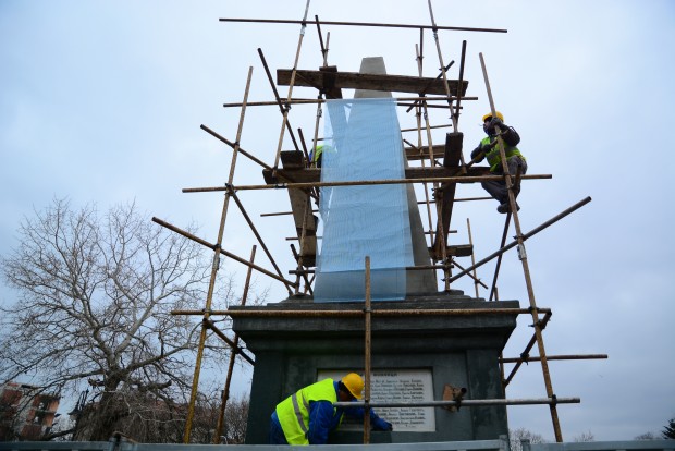 Реставрация и почистване на Паметника на загиналите приморци в Сръбско-българската