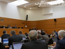 Увеличиха заплатите на общинските работници, но не и на кмета