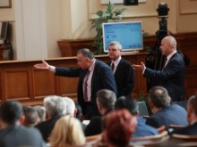Гръмки скандали огласиха гласуването на промените в Изборния кодекс
