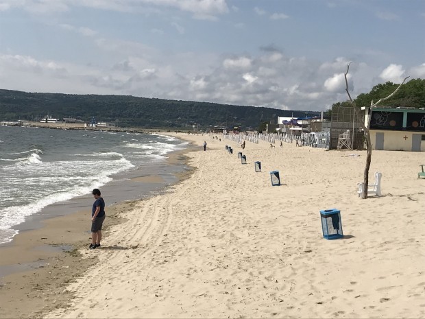 Пясъкът на Офицерския плаж във Варна е един от най-ценните