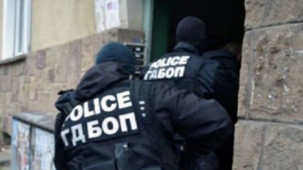 Повече от 10 лекари във Варна са арестувани при операция
