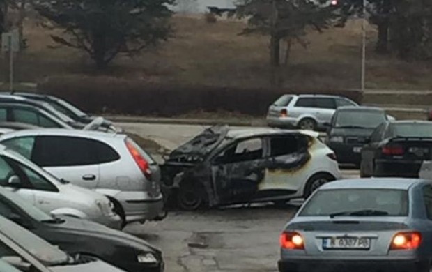 Фейсбук
3 коли бяха подпалени във Варна. Автомобилите са запалени от