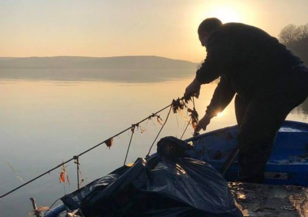 Служители на Отдел Рибарство и контрол – Централен Дунав при