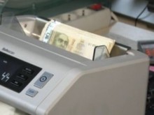 Изключително ловка и нагла банкова служителка успяла да присвои над 400 000 лв от клиенти