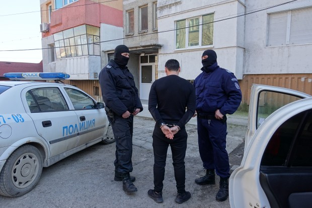 Криминалисти от областната дирекция в Шумен намериха и иззеха голямо