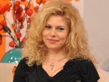 Деси Банова позволява само на двама души да я отменят в гледането на бебето