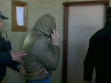 Убиецът Алекс влезе в съда окован във вериги: Оставиха го за постоянно в ареста