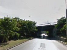 Преди да вземе фаталното решение да скочи от мост, самоубийцата спокойно се припичала на слънце