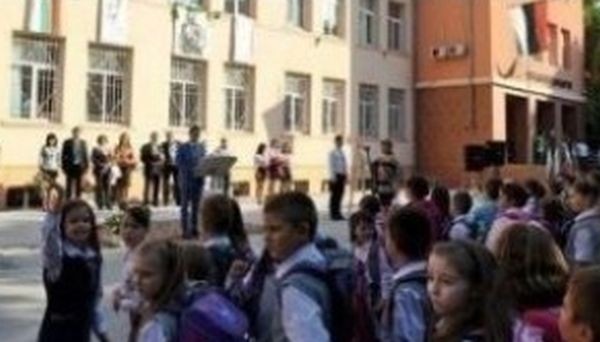 В българските училища учениците над 9-годишна възраст попълват анкета, в