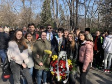 ЕГ "Иван Вазов" подкрепи инициативата за набиране на средства за "Радецки"