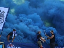 Батални сцени в София, ранени са полицаи, има задържани!