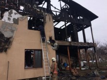 Пожар изпепели дома на многодетно семейство от Брестник