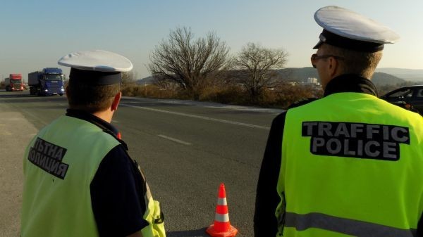 13 нарушения на скоростните режими са установили пътните полицаи само